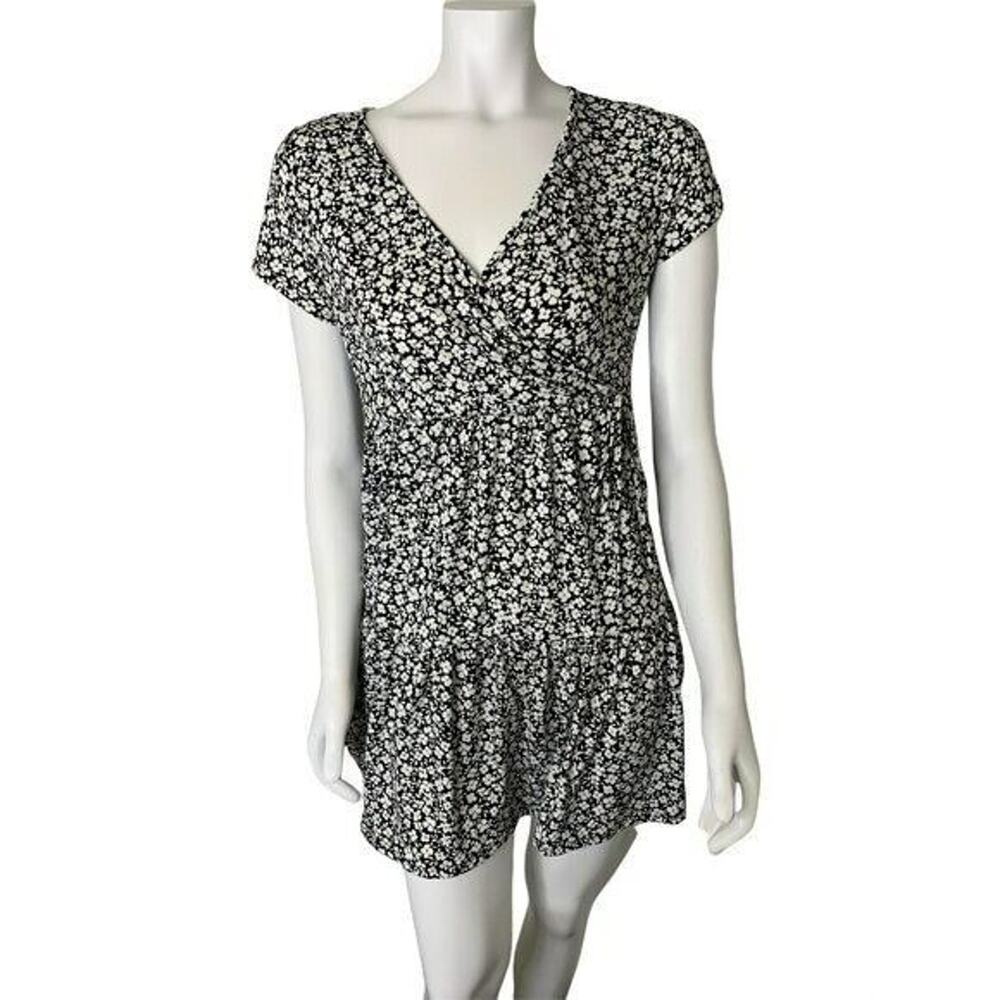 Dee Elly Medium short sleeve black surplice wrap floral dress NWT